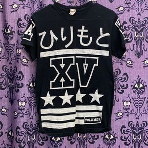Volumes band tee